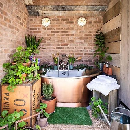 The Walled Garden At Cheshire Boutique Bathhouse 南特威奇 外观 照片