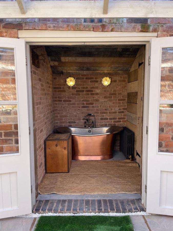 The Walled Garden At Cheshire Boutique Bathhouse 南特威奇 外观 照片