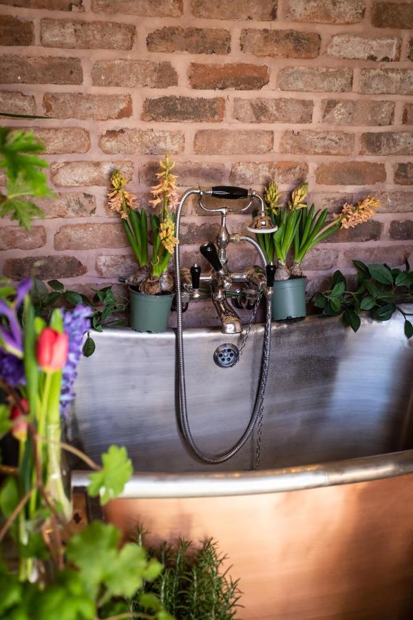 The Walled Garden At Cheshire Boutique Bathhouse 南特威奇 外观 照片