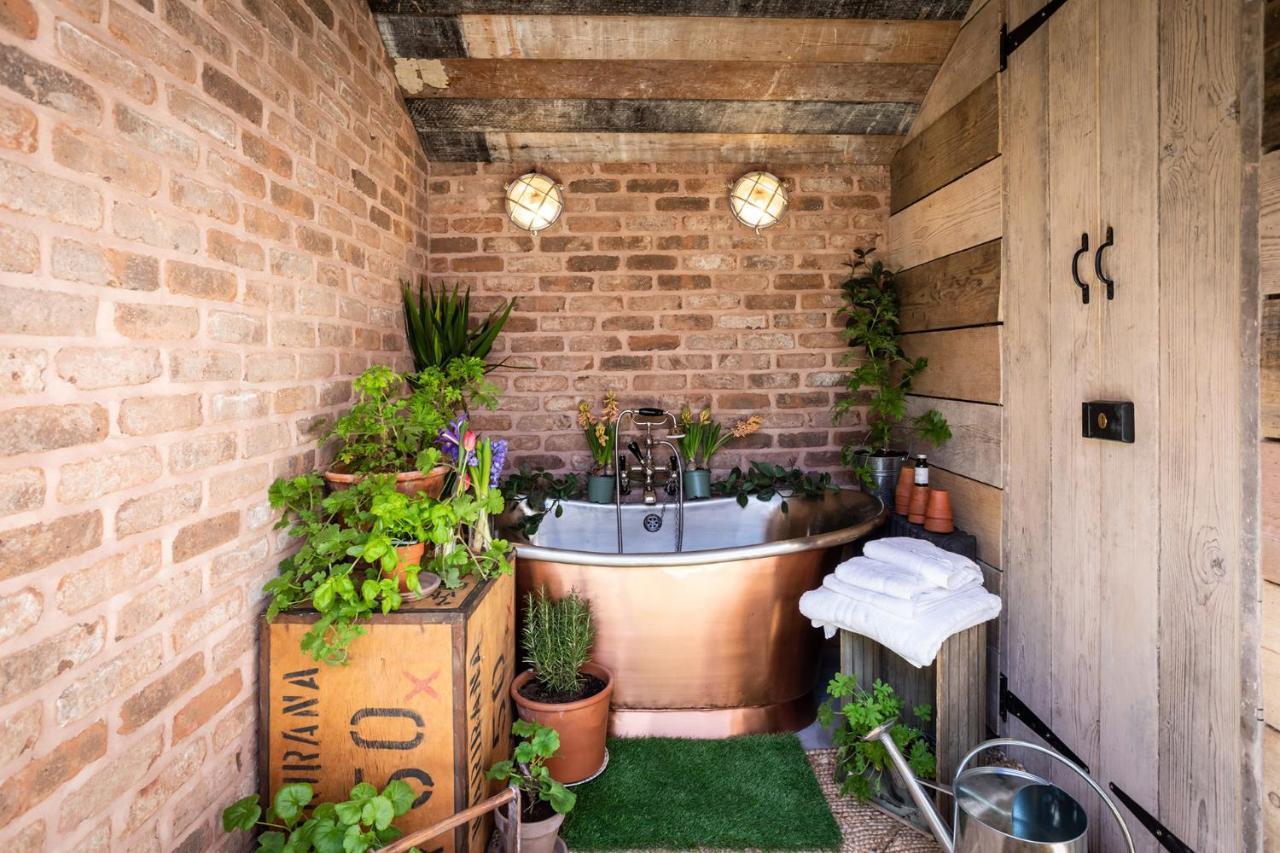 The Walled Garden At Cheshire Boutique Bathhouse 南特威奇 外观 照片